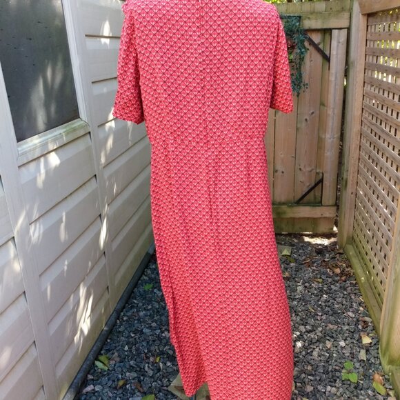 Handmade Mennonite Cape Dress 42" Bust 38" Waist Rayon Red Black Modest - Picture 7 of 8